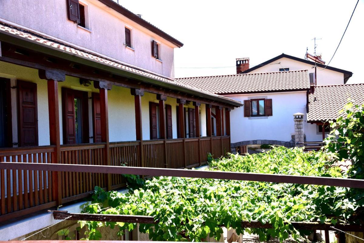 Tourist Farm Skerlj Vila Dutovlje Exterior foto